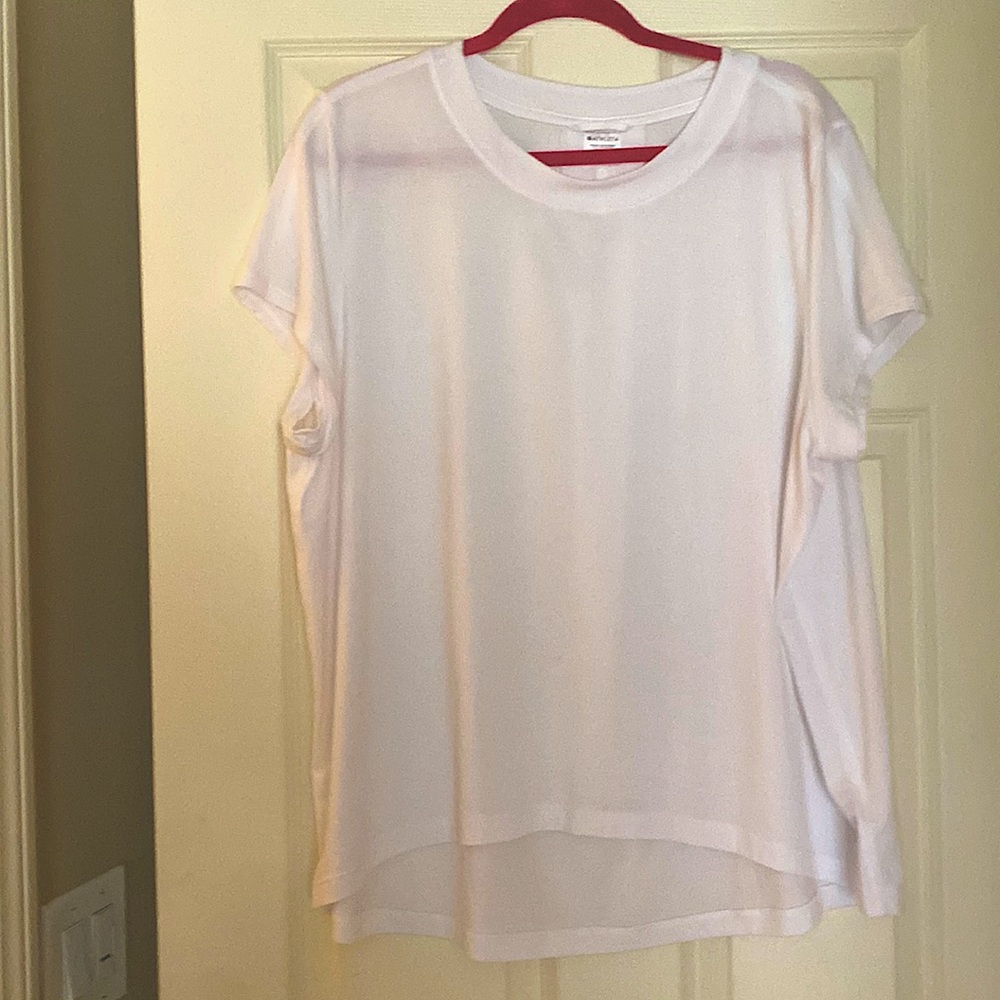 Athleta pleat back t-shirt !  Worn once!! Excellent condition